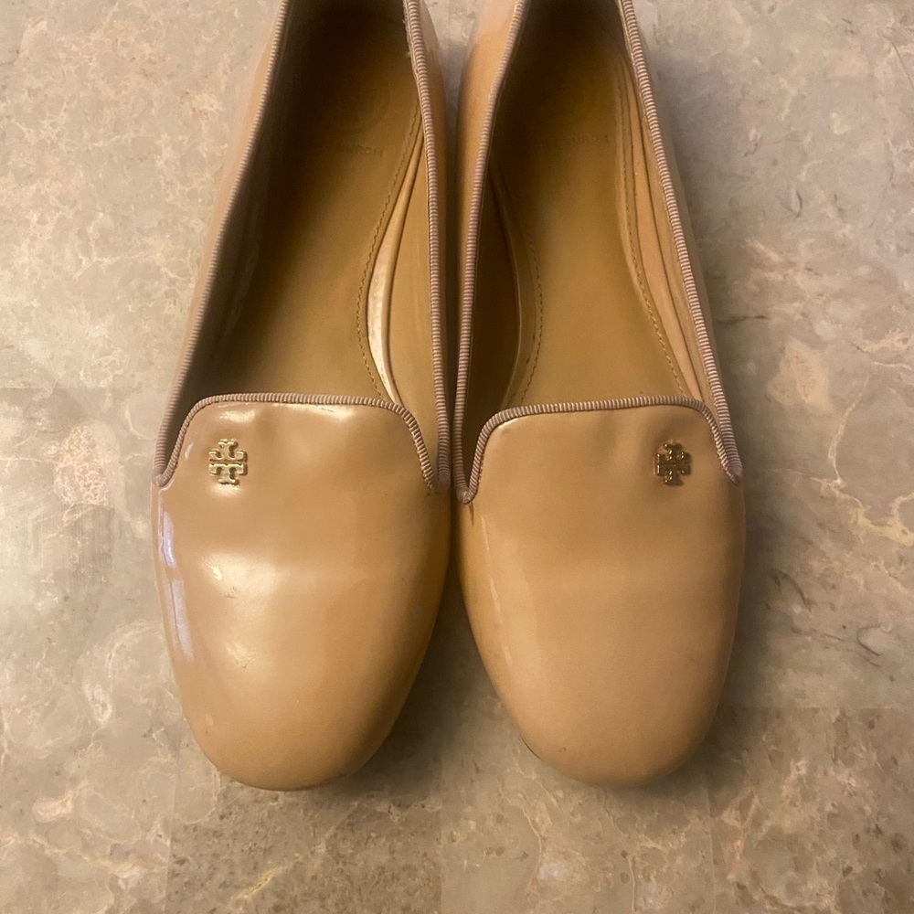 Tory Burch Tan Leather Loafers Minimalist Design